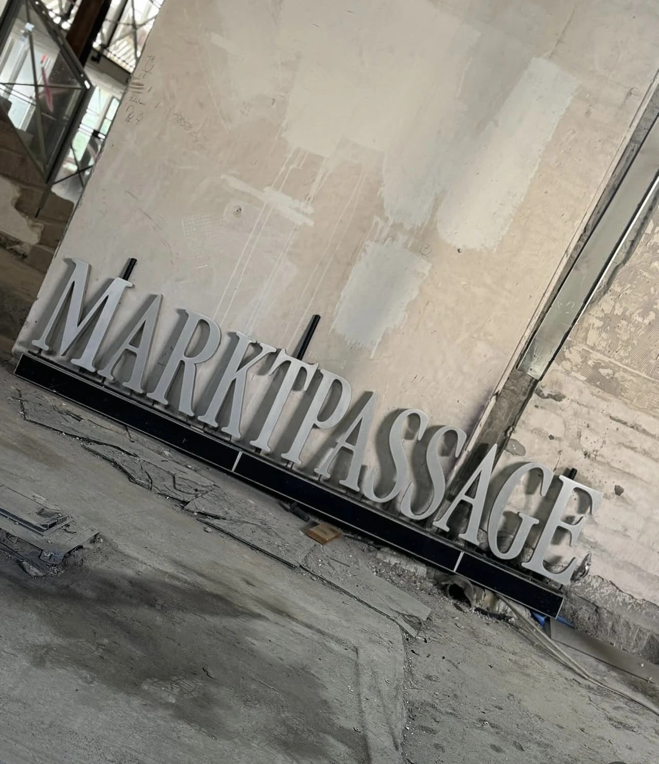 Marktpassage Schriftzug im Innenraum während des Umbaus des Capablanca Siegburg
